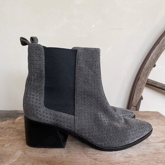 ALICE + OLIVIA Gray Studded Suede Leather Designer Ankle Boots Elastic Womans 39